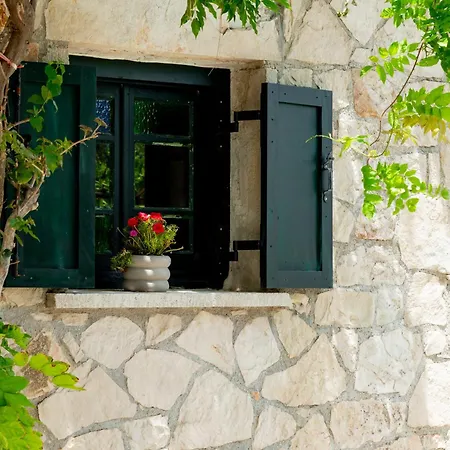 Apartment οrama - 1 & 4 Stone View Close To The Castle At Bohali Hill