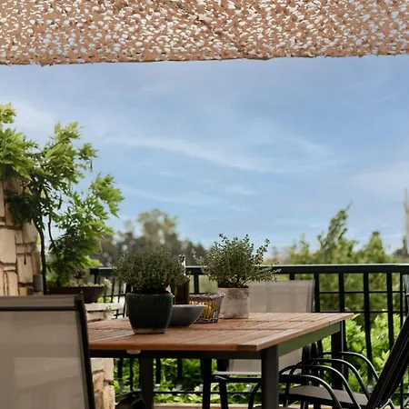 Apartment οrama - 1 & 4 Stone View Close To The Castle At Bohali Hill